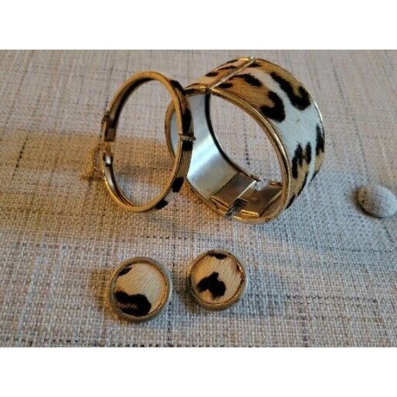 VINTAGE BERGERE FAUX LEOPARD BRACELETS & CLIP EARRINGS SET - Picture 2 of 7